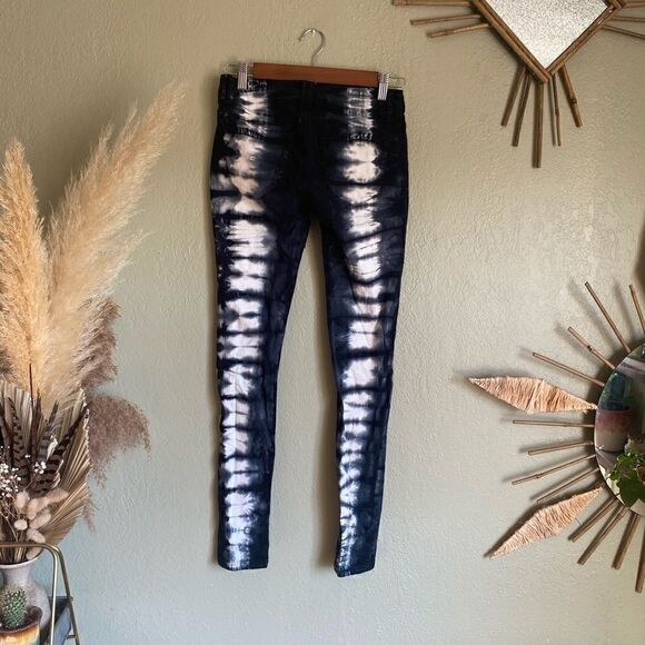 Romeo & Juliet Couture Skinny Jeans - Picture 2 of 6